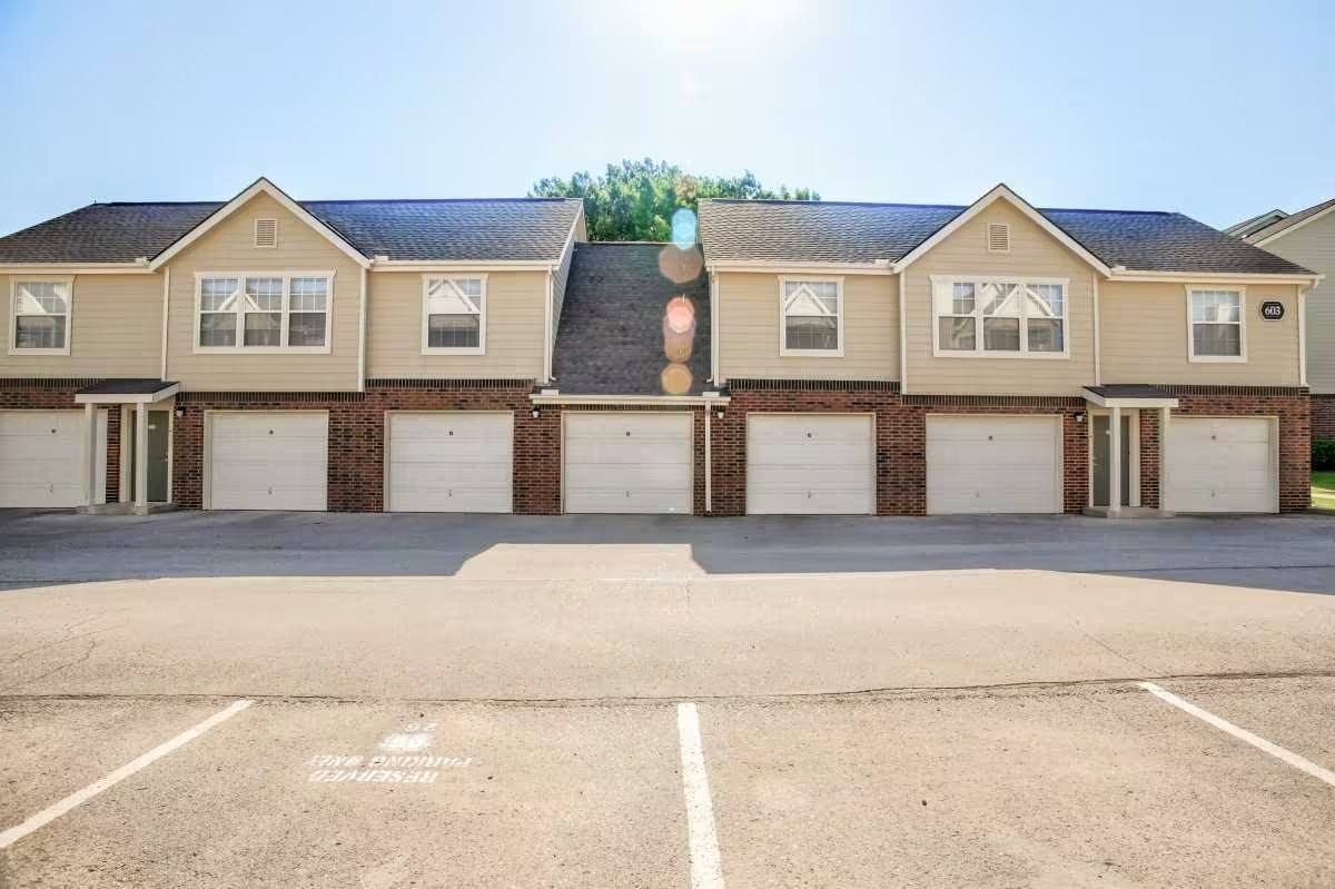 Apartment for rent at Oakmont Apartment Homes, 20202 E Admiral Place, Catoosa, OK 74015