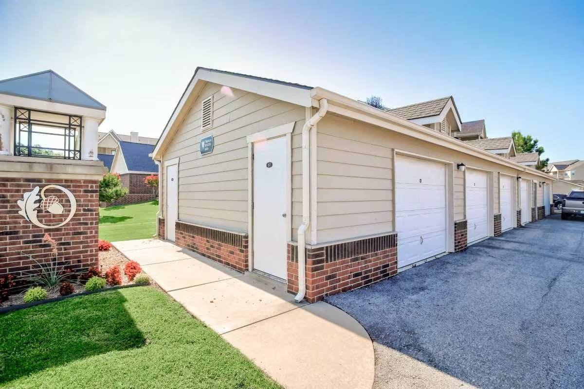 Apartment for rent at Oakmont Apartment Homes, 20202 E Admiral Place, Catoosa, OK 74015