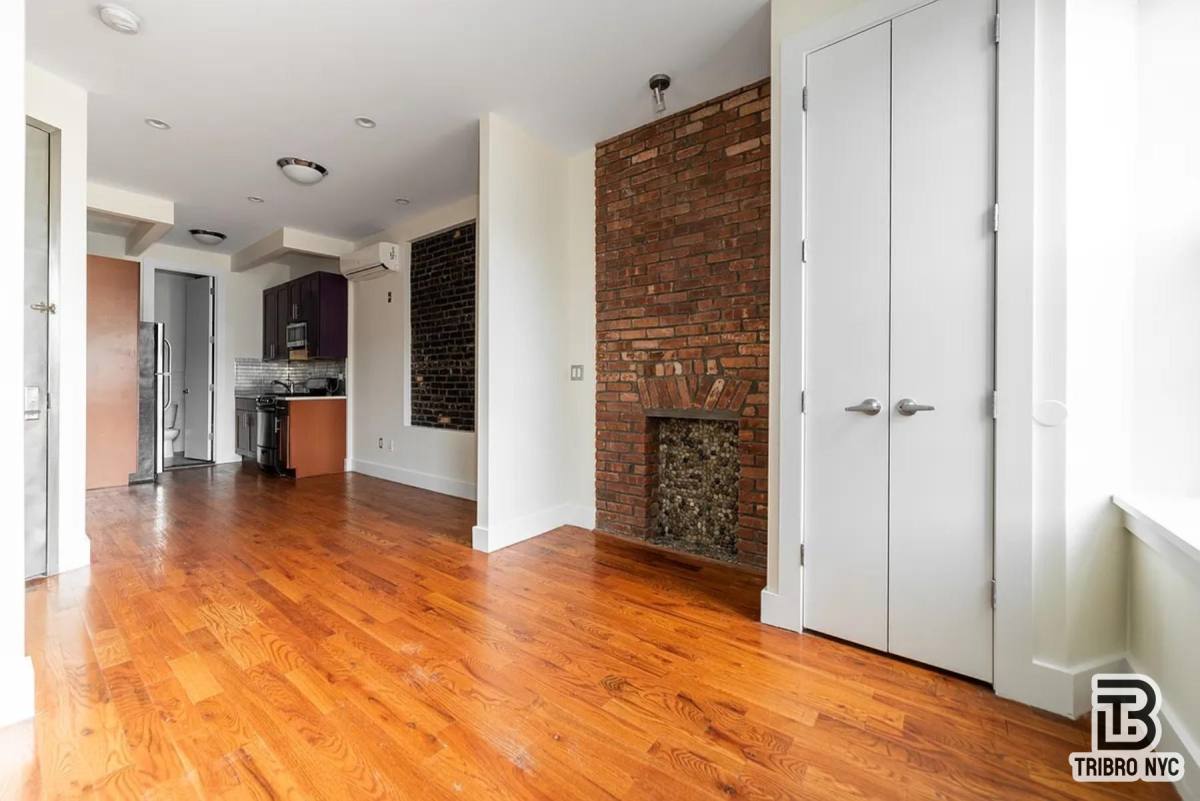 Apartment for rent at 215 Marion St #2A, Brooklyn, NY 11233