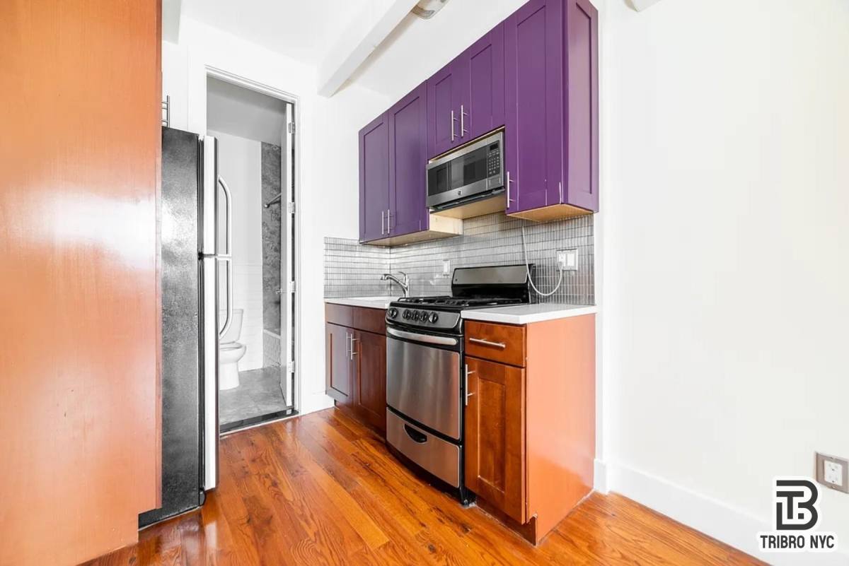 Apartment for rent at 215 Marion St #2A, Brooklyn, NY 11233