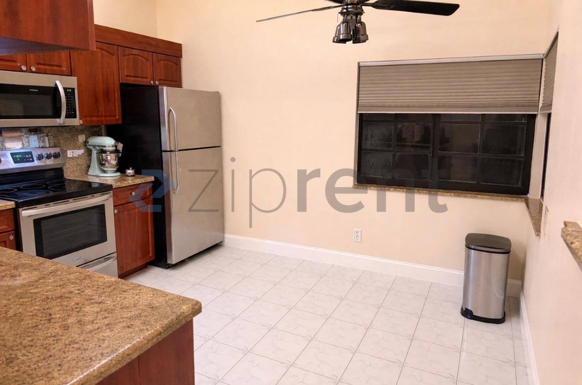 Townhouse for rent at 5140 NW 11th Dr, Pompano Beach, FL 33064