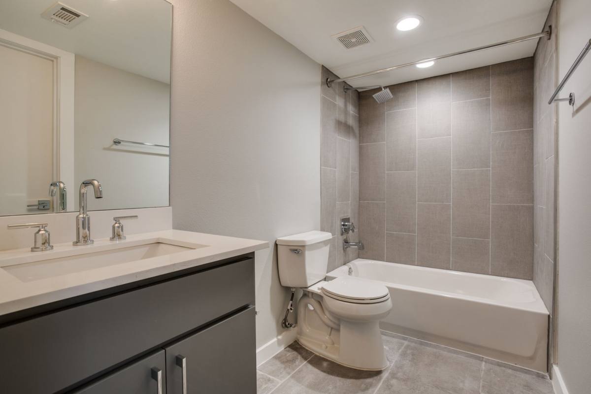 Apartment for rent at 3328 Cedarplaza, Dallas, TX 75219