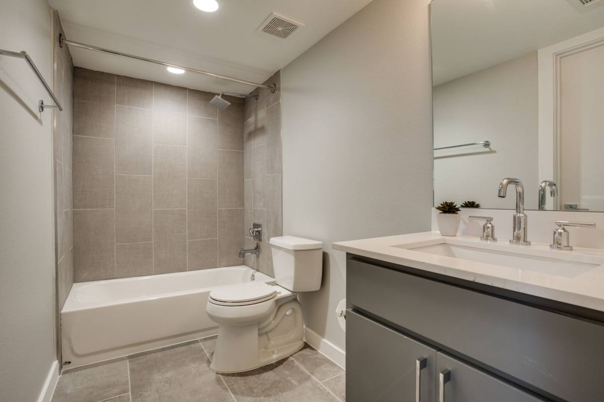 Apartment for rent at 3328 Cedarplaza, Dallas, TX 75219