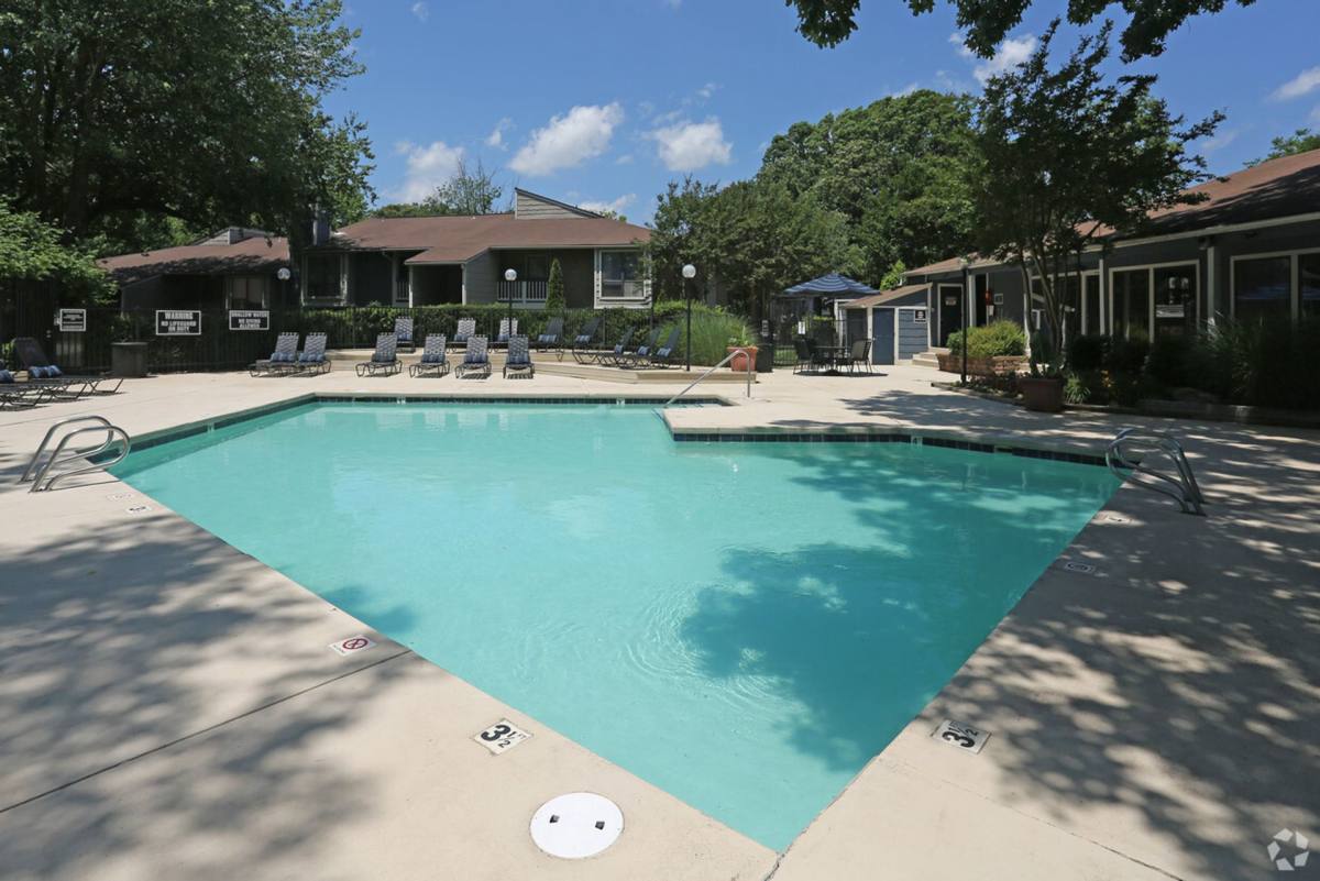 Apartment for rent at 5515 W Market St, Greensboro, NC 27409