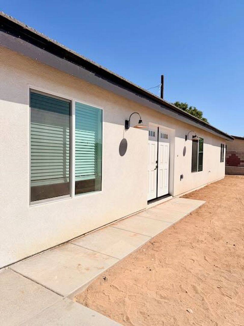 Apartment for rent at 16001 Live Oak St, Hesperia, CA 92345