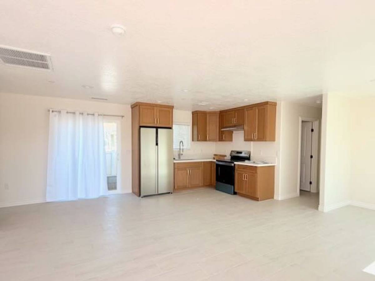 Apartment for rent at 16001 Live Oak St, Hesperia, CA 92345