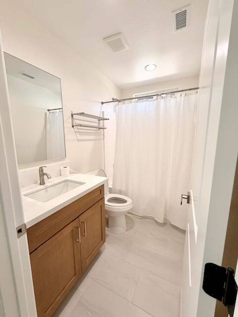 Apartment for rent at 16001 Live Oak St, Hesperia, CA 92345