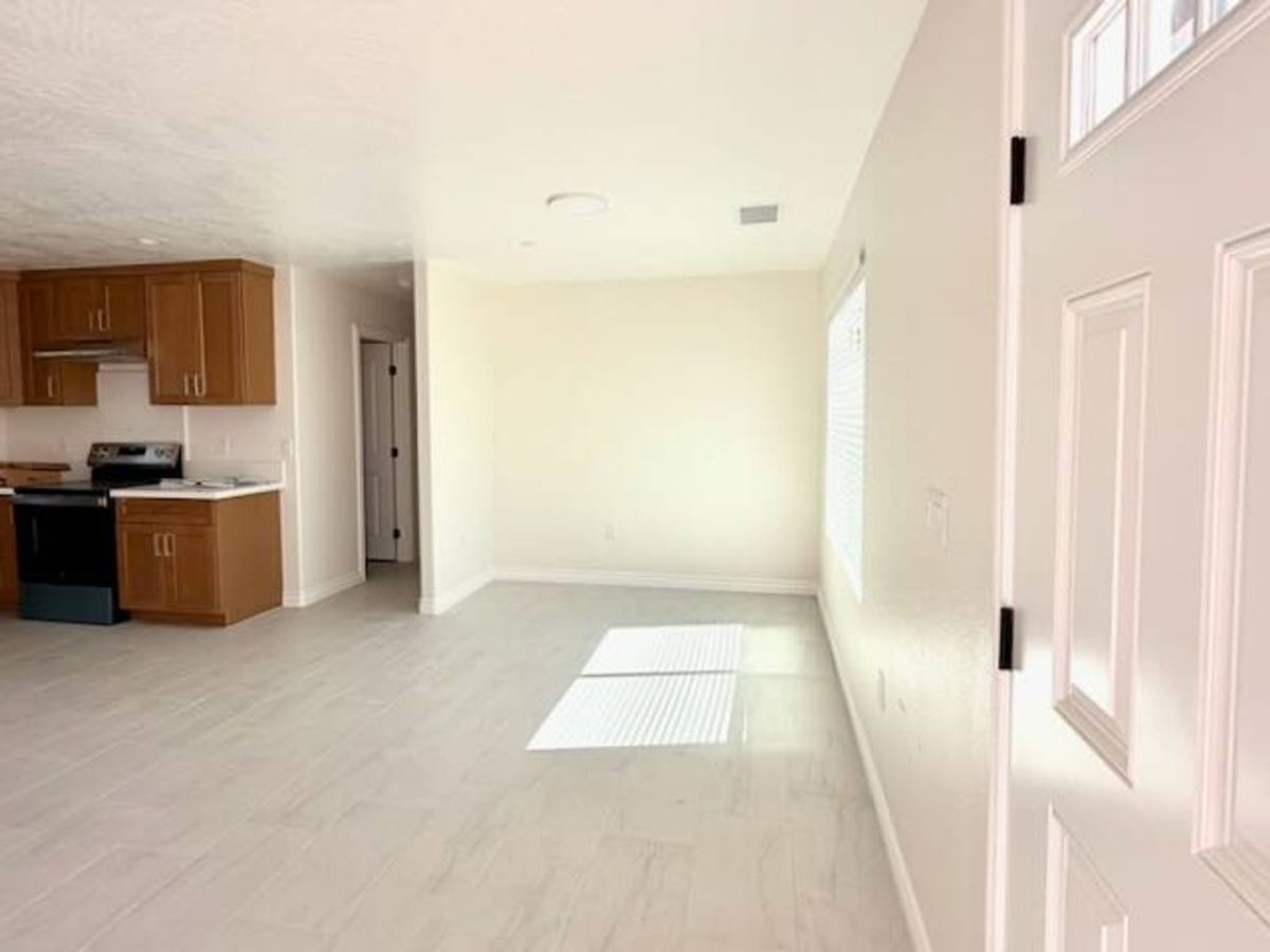 Apartment for rent at 16001 Live Oak St, Hesperia, CA 92345
