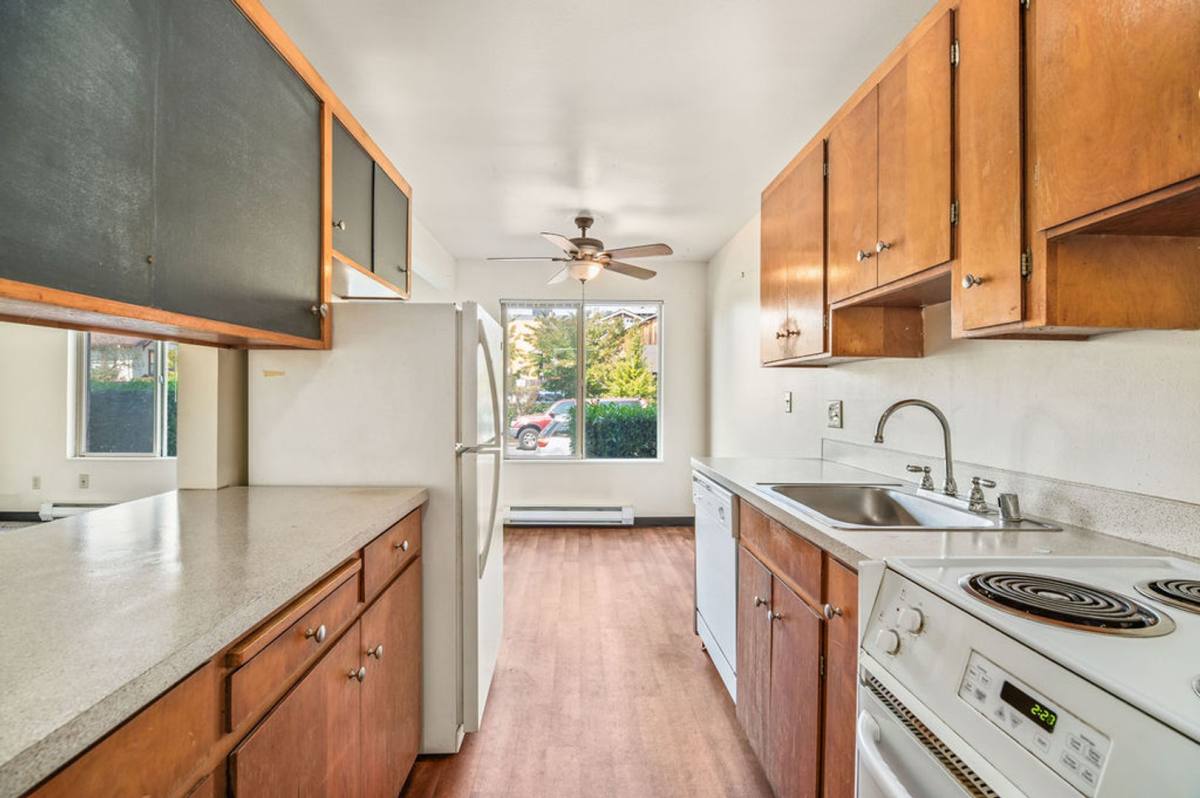 Apartment for rent at 6113 Roosevelt Way NE, Seattle, WA 98115