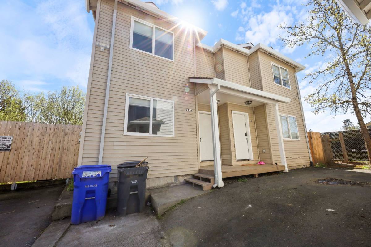 Townhouse for rent at 2827 SE 90th Place, Portland, OR 97266