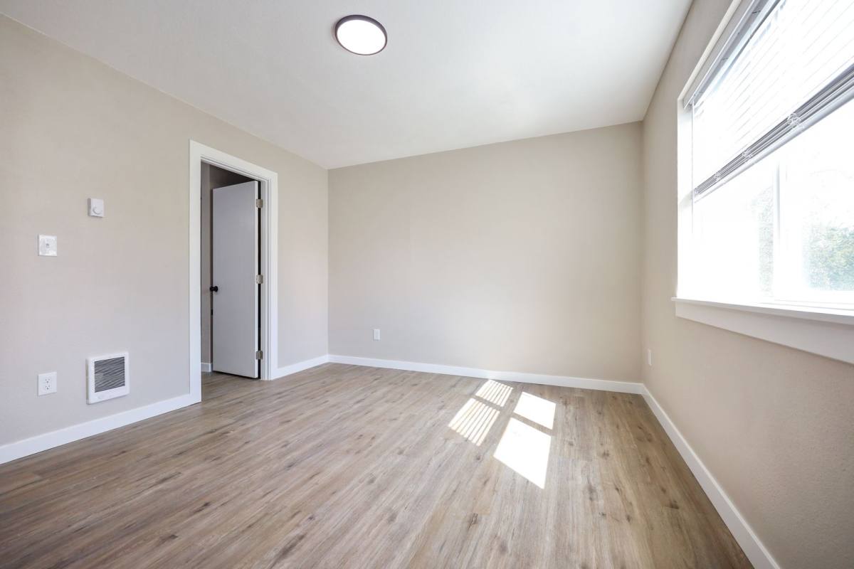 Townhouse for rent at 2827 SE 90th Place, Portland, OR 97266