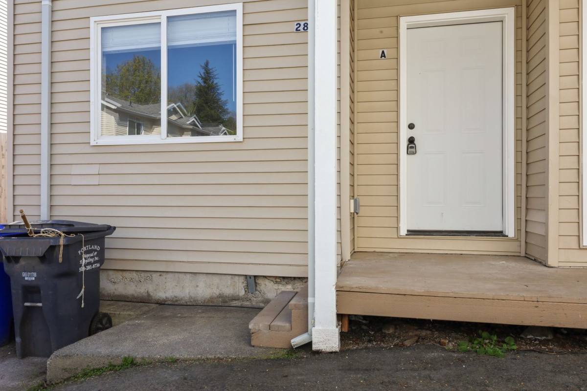 Townhouse for rent at 2827 SE 90th Place, Portland, OR 97266
