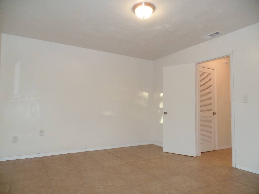 Apartment for rent at 1240 70th St N, Saint Petersburg, FL 33710
