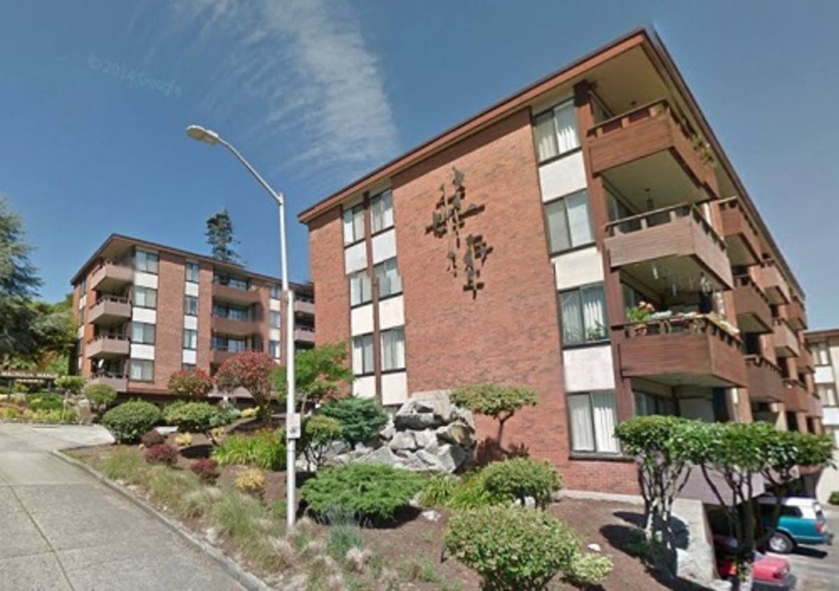 Apartment for rent at 2710 W Manor Place, Seattle, WA 98199