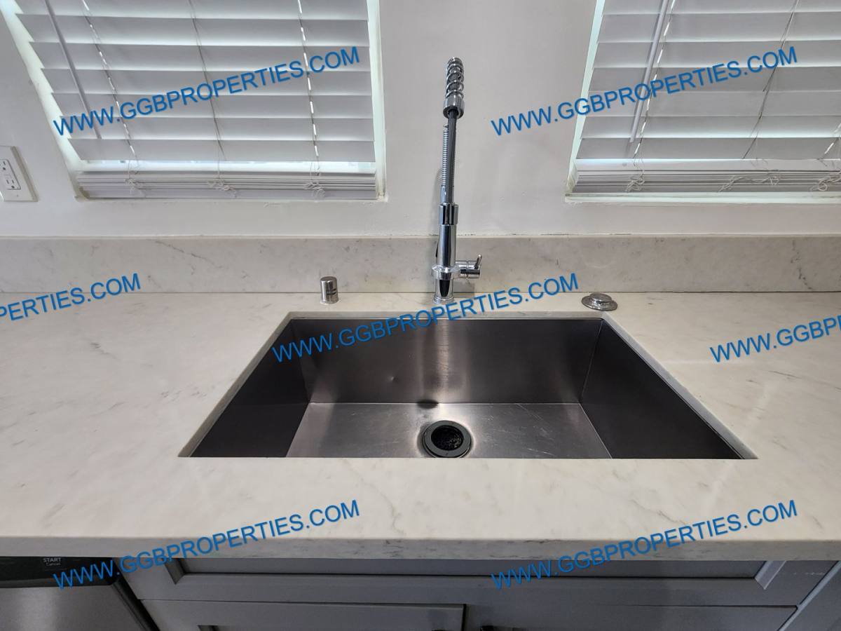 Apartment for rent at 310 W 8th St, Long Beach, CA 90813