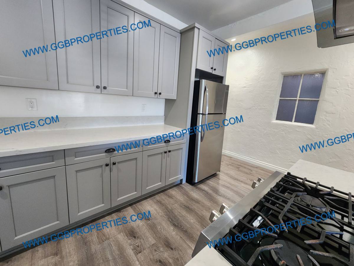 Apartment for rent at 310 W 8th St, Long Beach, CA 90813