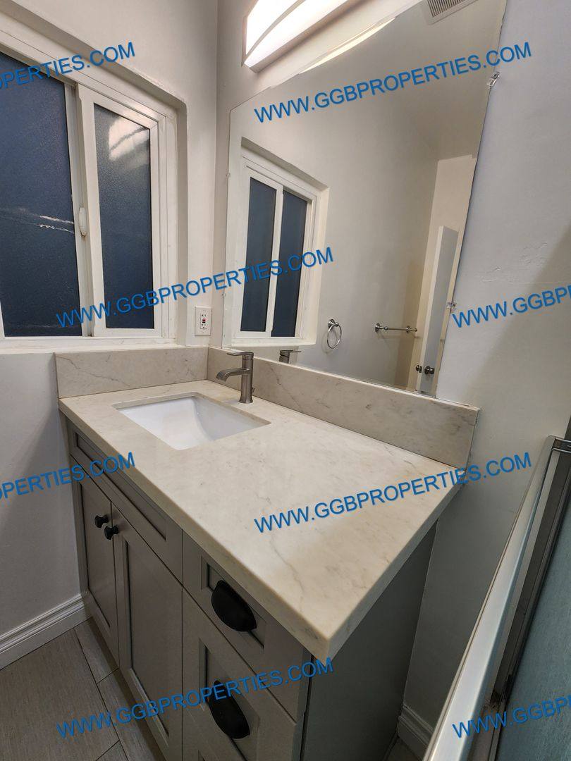 Apartment for rent at 310 W 8th St, Long Beach, CA 90813