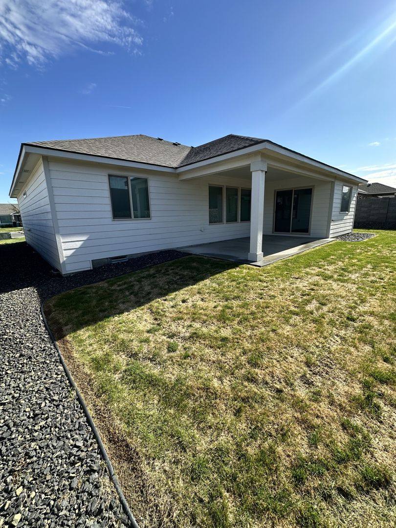 House for rent at 10518 Chinook Dr, Pasco, WA 99301