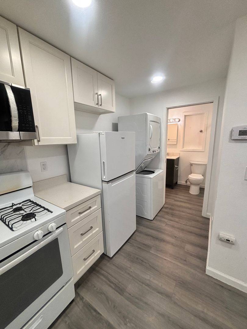 Townhouse for rent at 428 Winslow St, Crockett, CA 94525