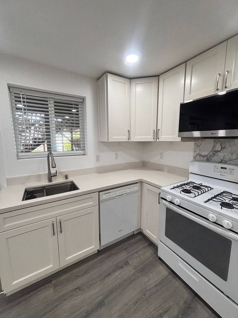Townhouse for rent at 428 Winslow St, Crockett, CA 94525