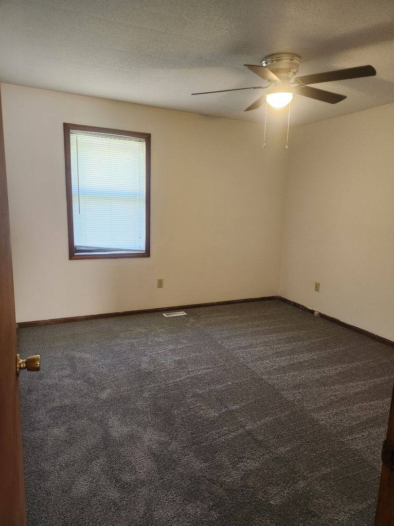 Apartment for rent at 413 N Ridgeview Dr, Warrensburg, MO 64093