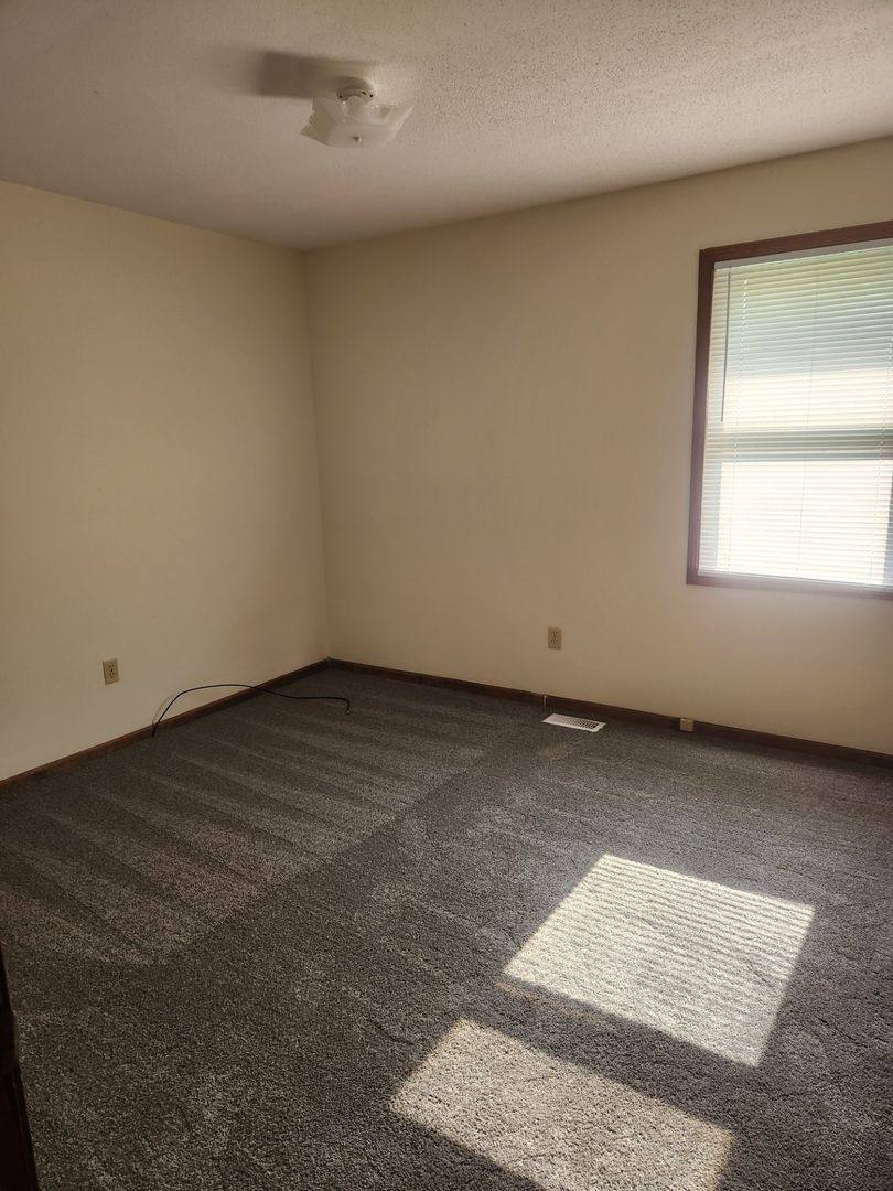 Apartment for rent at 413 N Ridgeview Dr, Warrensburg, MO 64093
