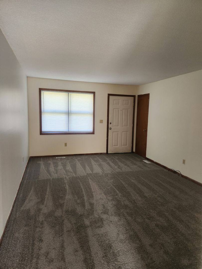 Apartment for rent at 413 N Ridgeview Dr, Warrensburg, MO 64093
