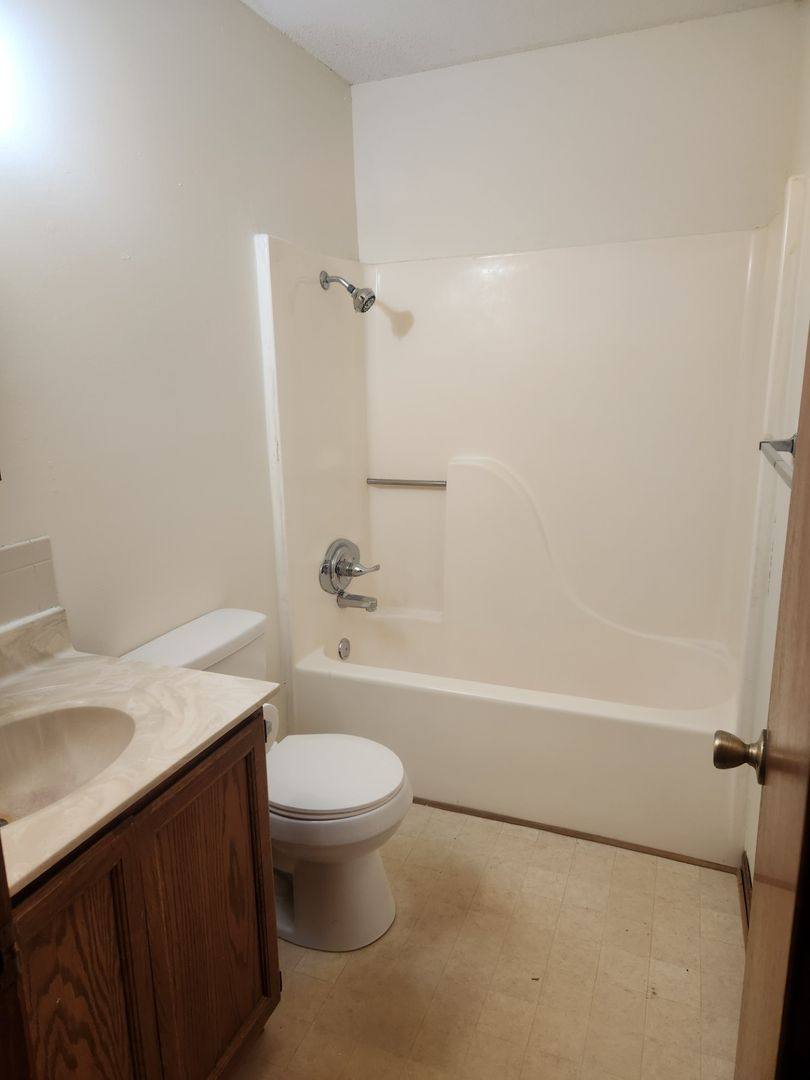 Apartment for rent at 413 N Ridgeview Dr, Warrensburg, MO 64093