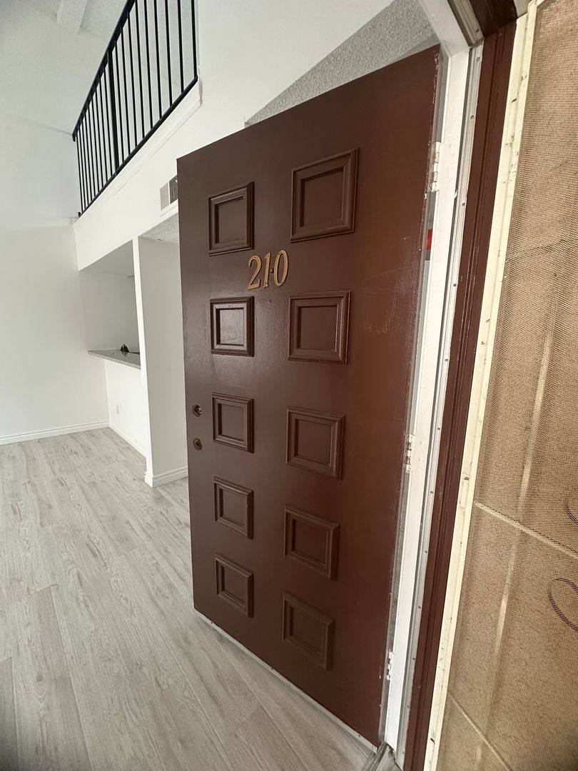 Apartment for rent at 10135 Hillhaven Ave, Tujunga, CA 91042