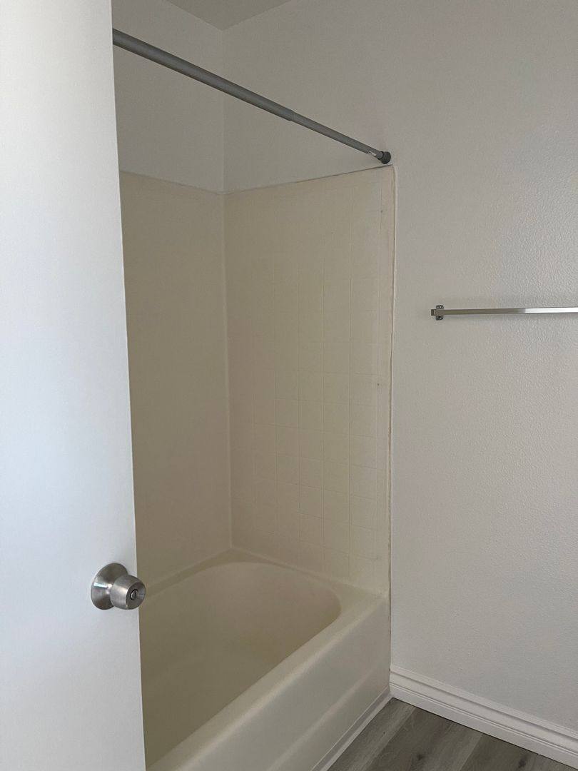 Apartment for rent at 10135 Hillhaven Ave, Tujunga, CA 91042