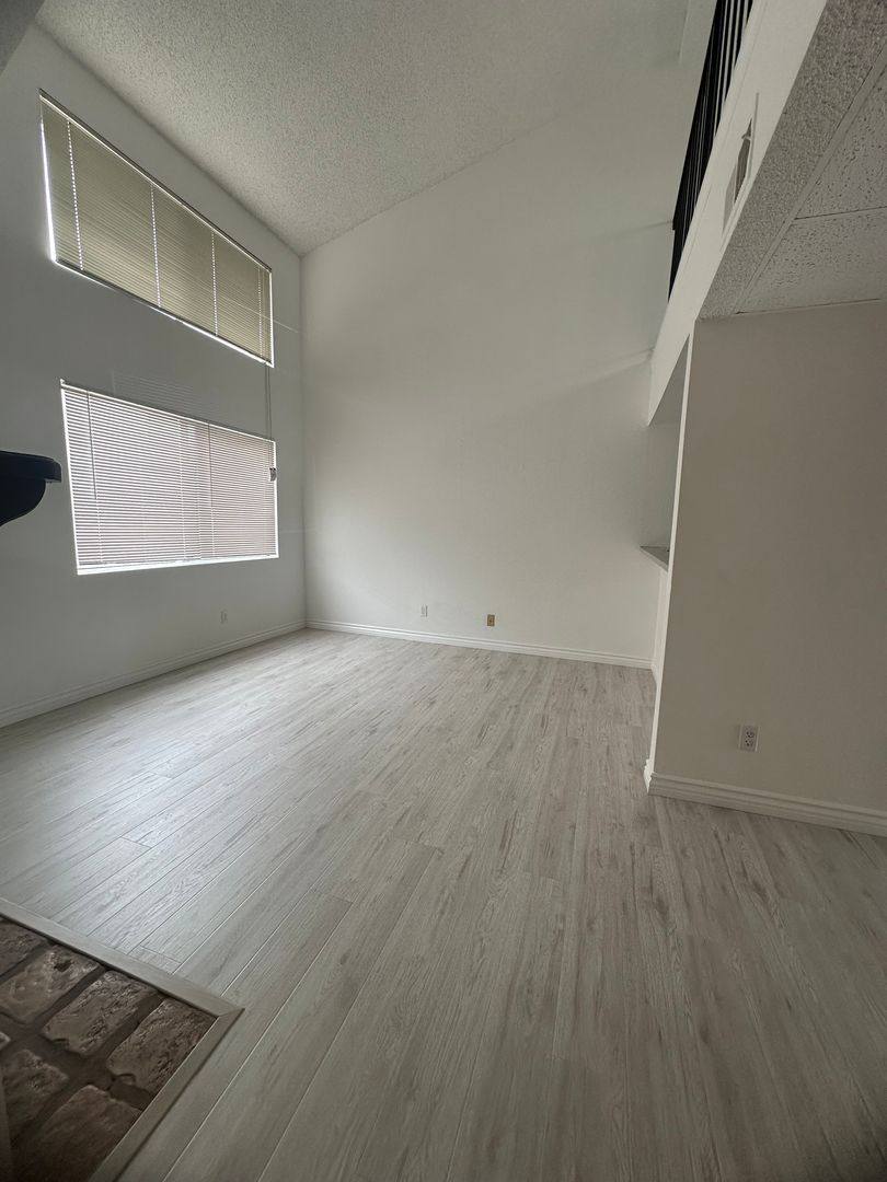 Apartment for rent at 10135 Hillhaven Ave, Tujunga, CA 91042
