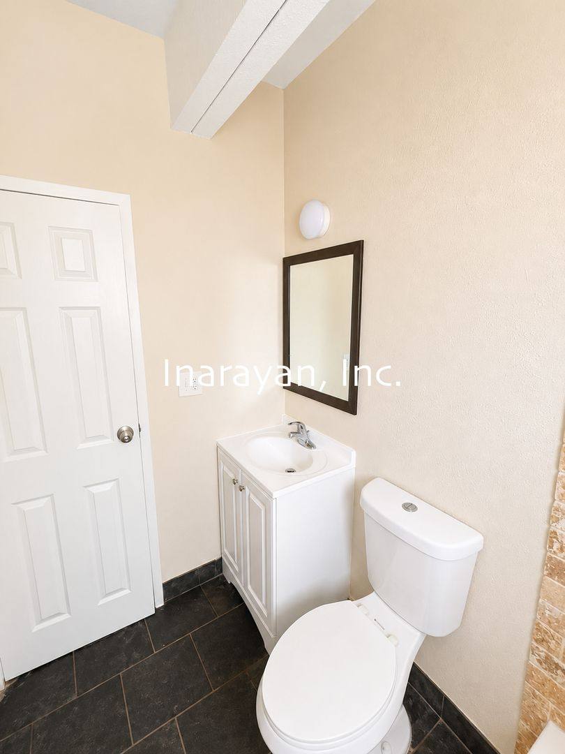 Apartment for rent at 1045 W Washington St, Orlando, FL 32805