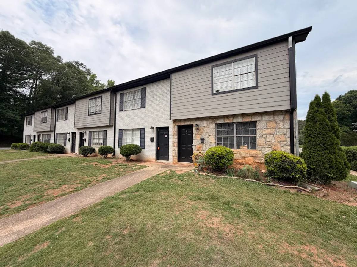 Apartment for rent at 2721 White Oak Dr, Decatur, GA 30032