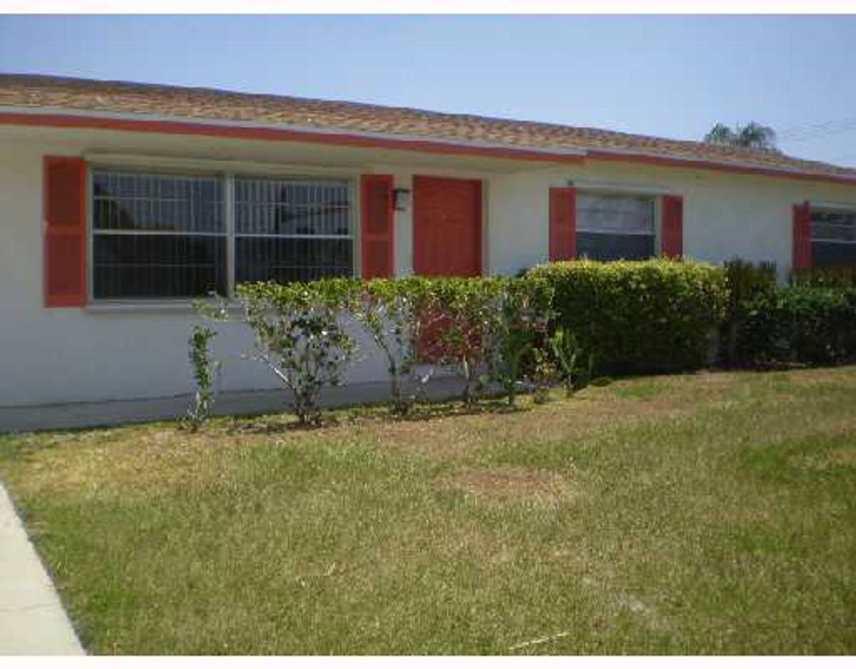House for rent at 1881 SE Airoso Blvd, Port Saint Lucie, FL 34984