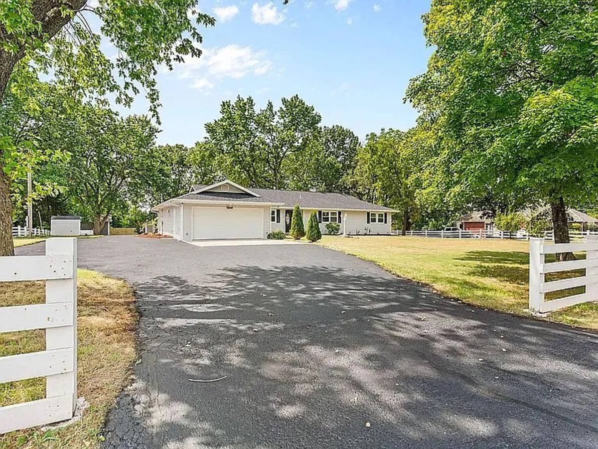 House for rent at 362 E State Highway Cc, Nixa, MO 65714