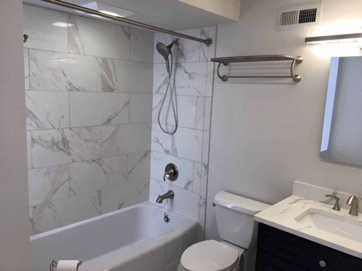 Apartment for rent at 229-235 N NW Highway, Park Ridge, IL 60068