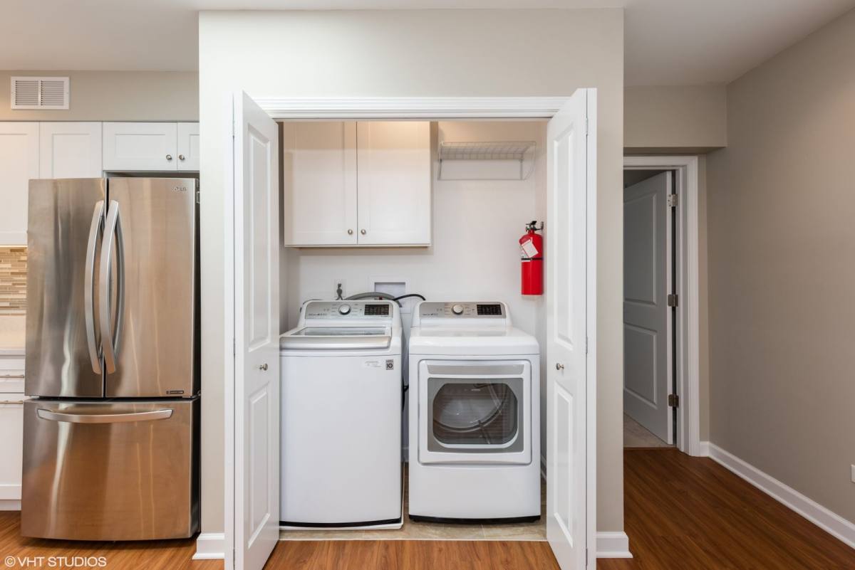 Apartment for rent at 229-235 N NW Highway, Park Ridge, IL 60068