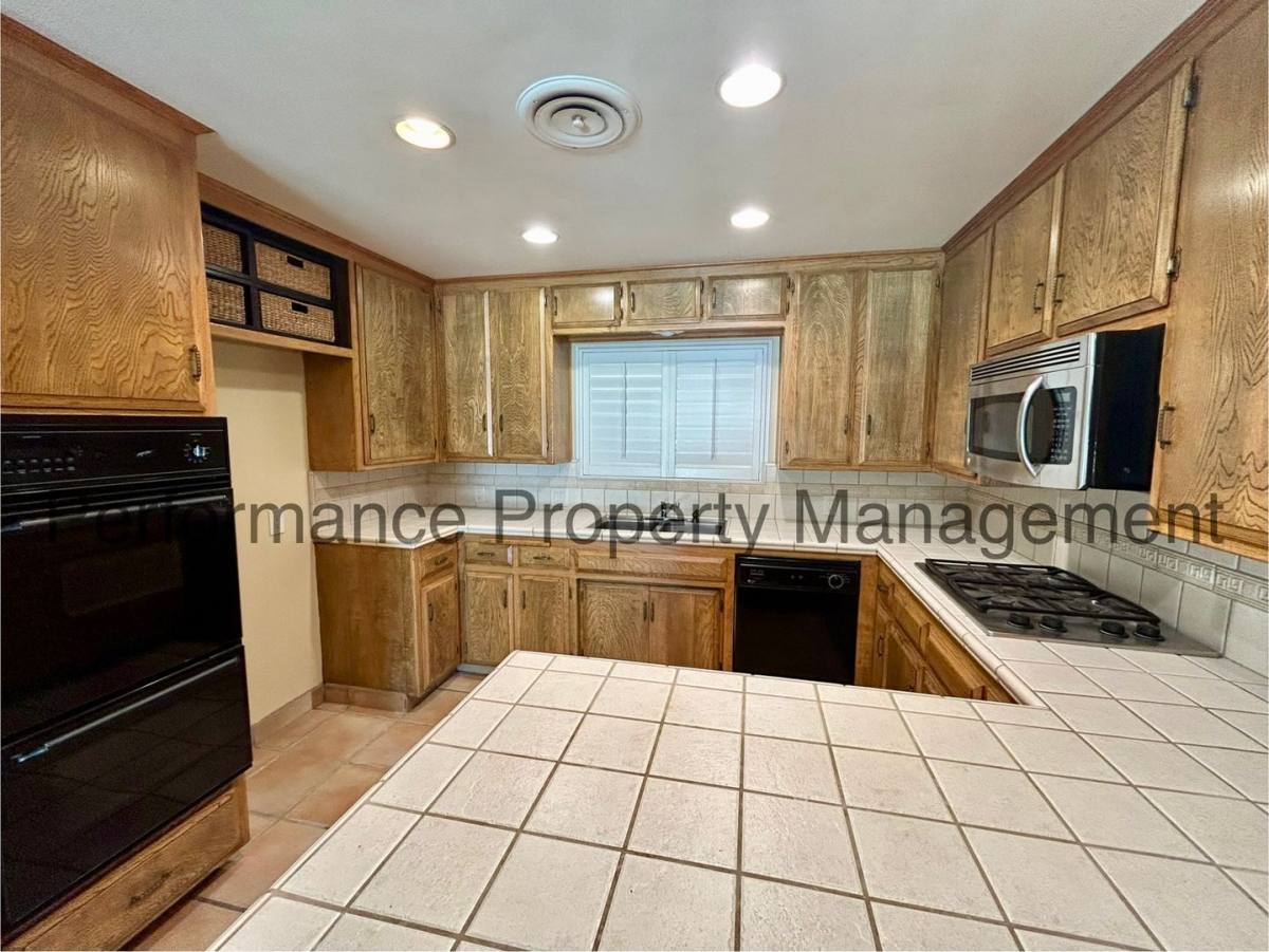 House for rent at 4316 Charter Oaks Ave, Bakersfield, CA 93309