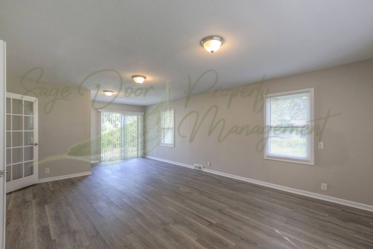 House for rent at 7801 E 113 St, Kansas City, MO 64134