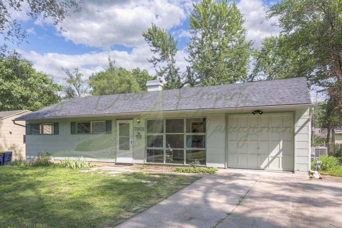 House for rent at 7801 E 113 St, Kansas City, MO 64134