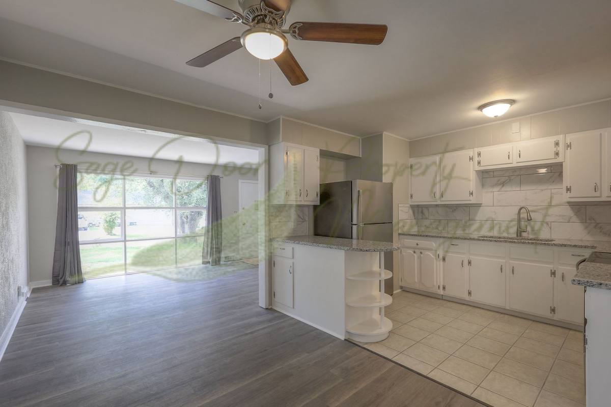 House for rent at 7801 E 113 St, Kansas City, MO 64134