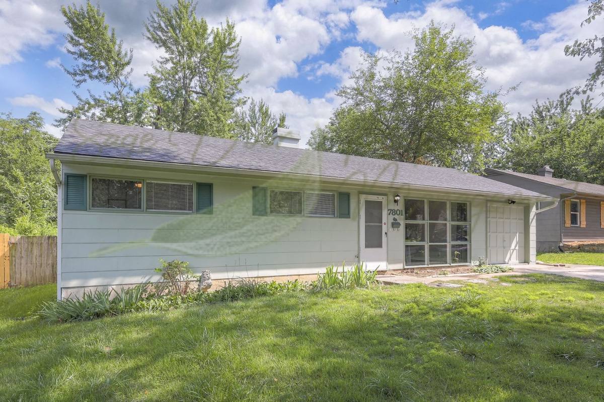 House for rent at 7801 E 113 St, Kansas City, MO 64134