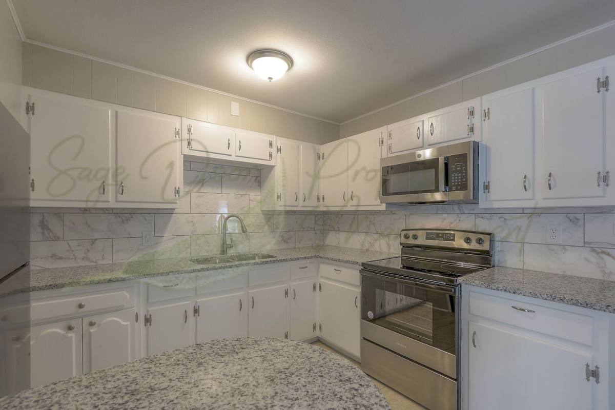 House for rent at 7801 E 113 St, Kansas City, MO 64134