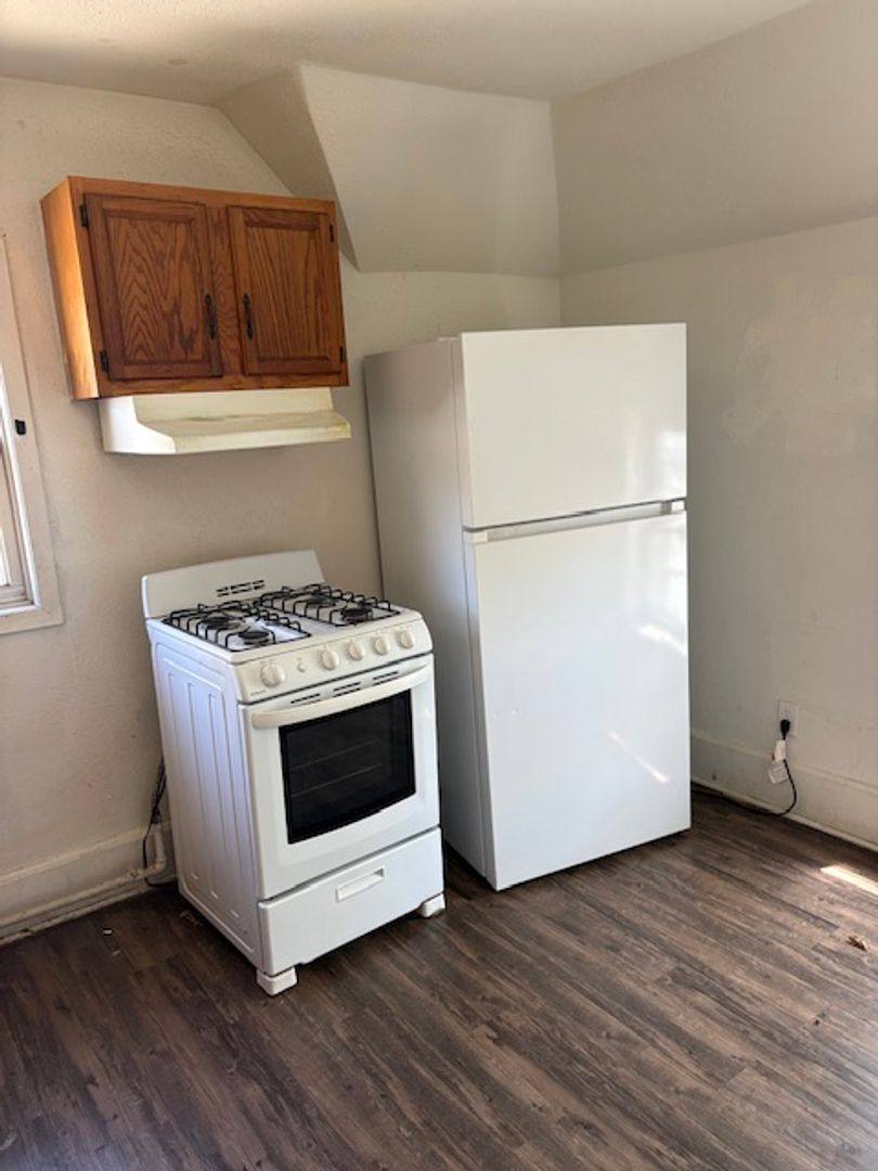 Apartment for rent at 408 Oak Ave, Waterloo, IA 50703