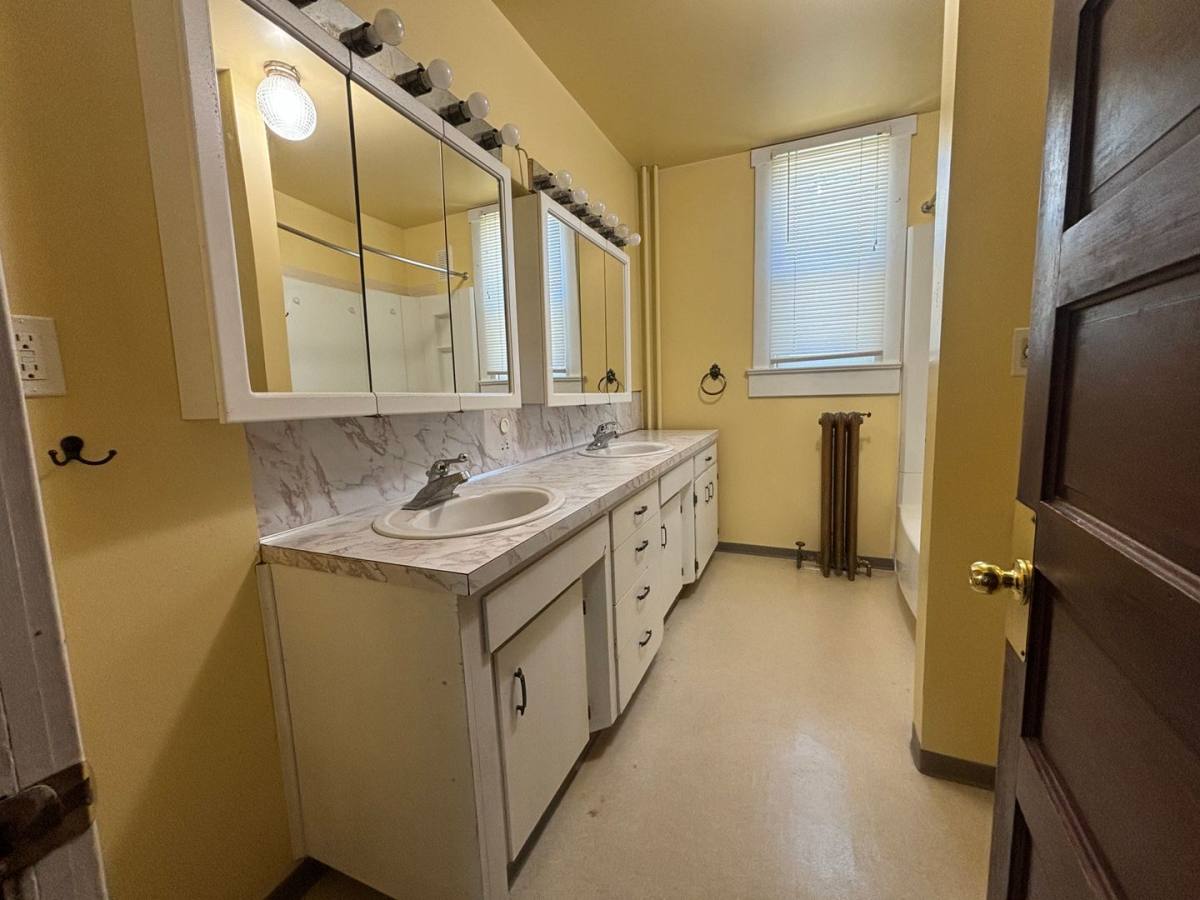 Apartment for rent at 1607 6th St, La Grande, OR 97850