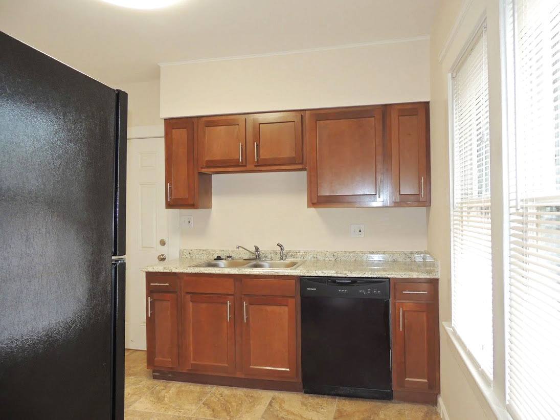 Apartment for rent at 16320 Scottsdale Rd, Cleveland, OH 44120