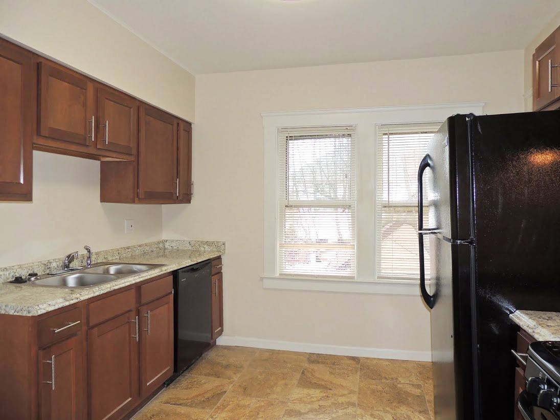 Apartment for rent at 16320 Scottsdale Rd, Cleveland, OH 44120