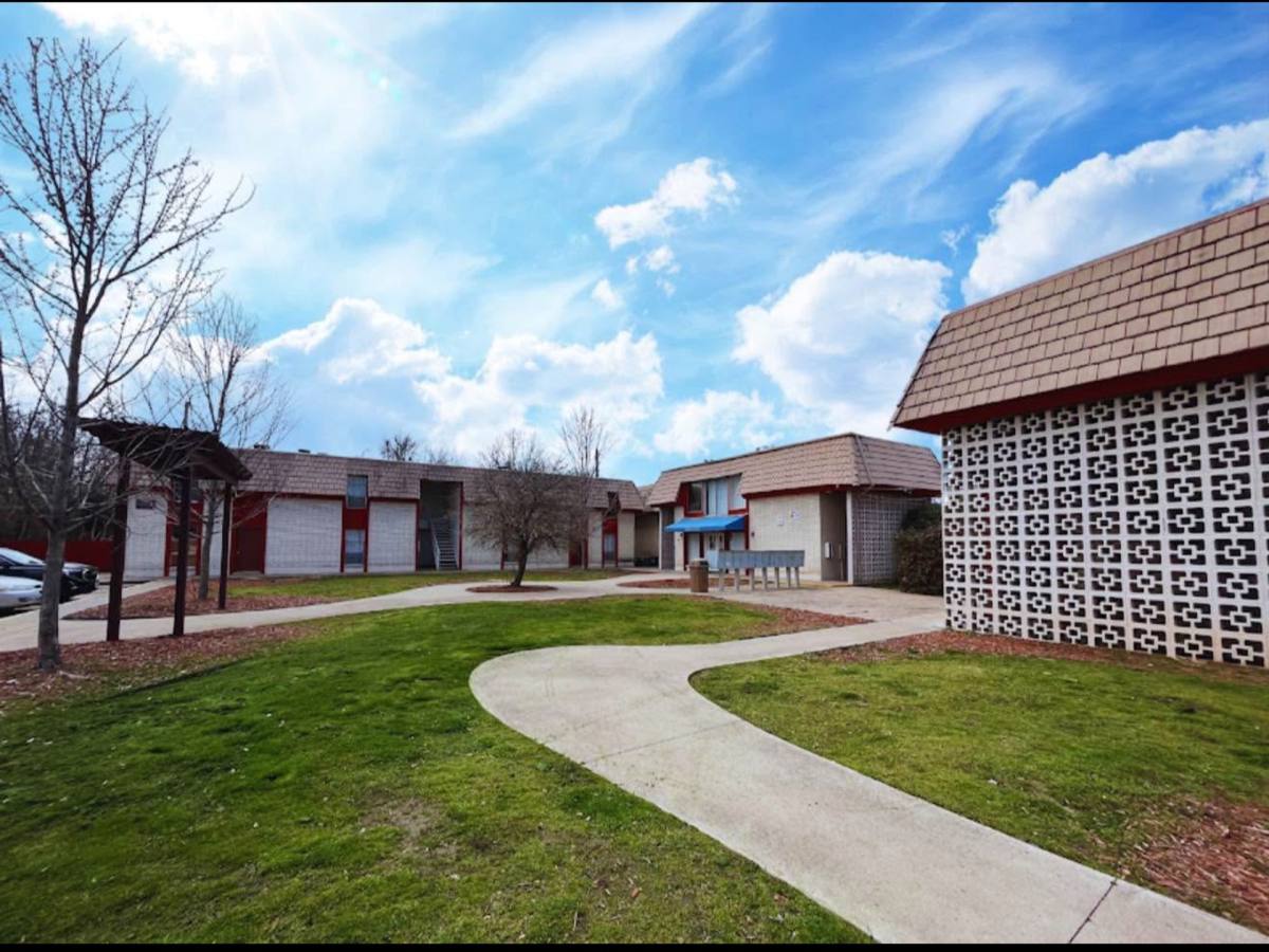 Apartment for rent at 1246 S Memorial Dr, Tulsa, OK 74112