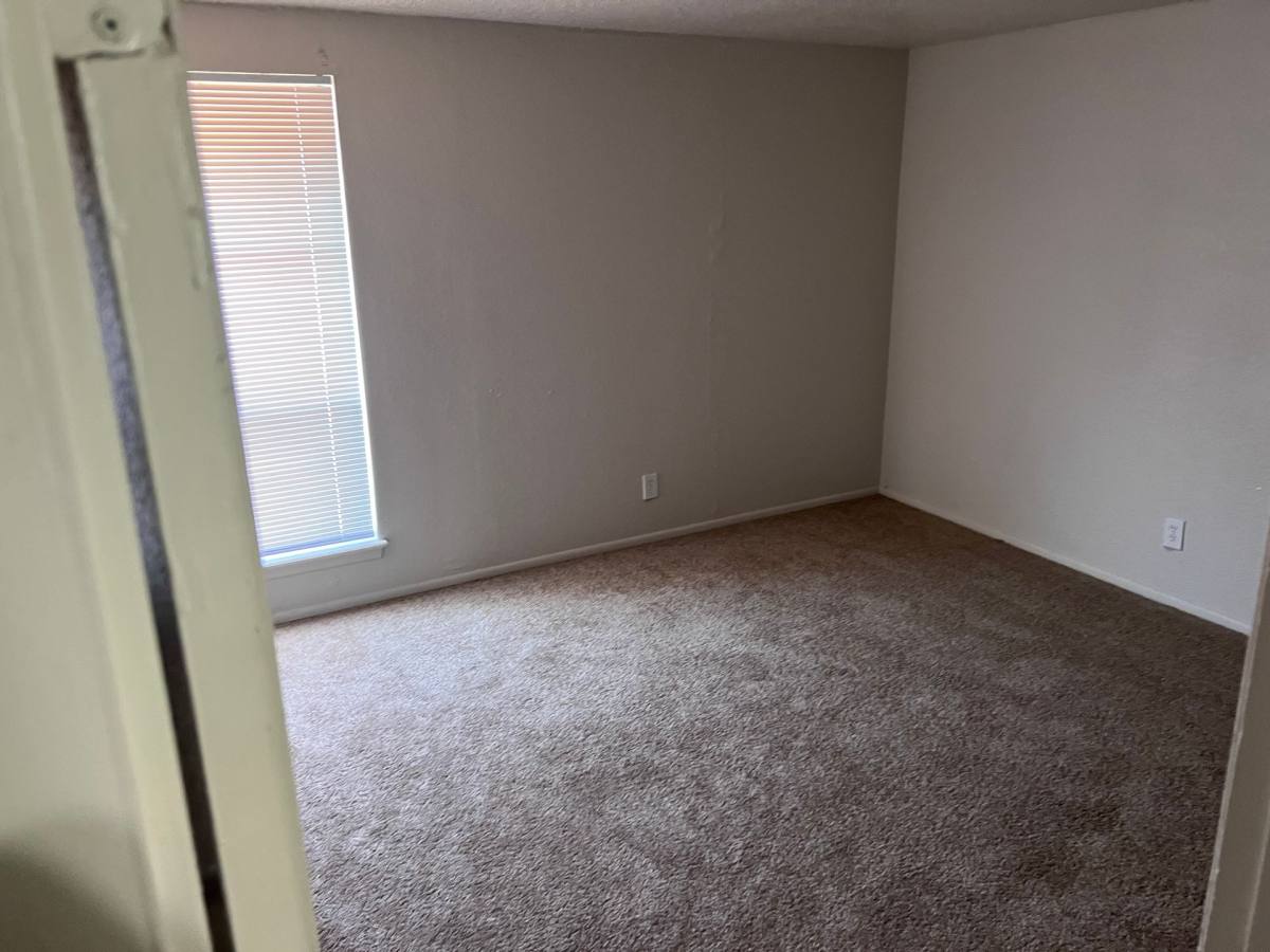 Apartment for rent at 1246 S Memorial Dr, Tulsa, OK 74112