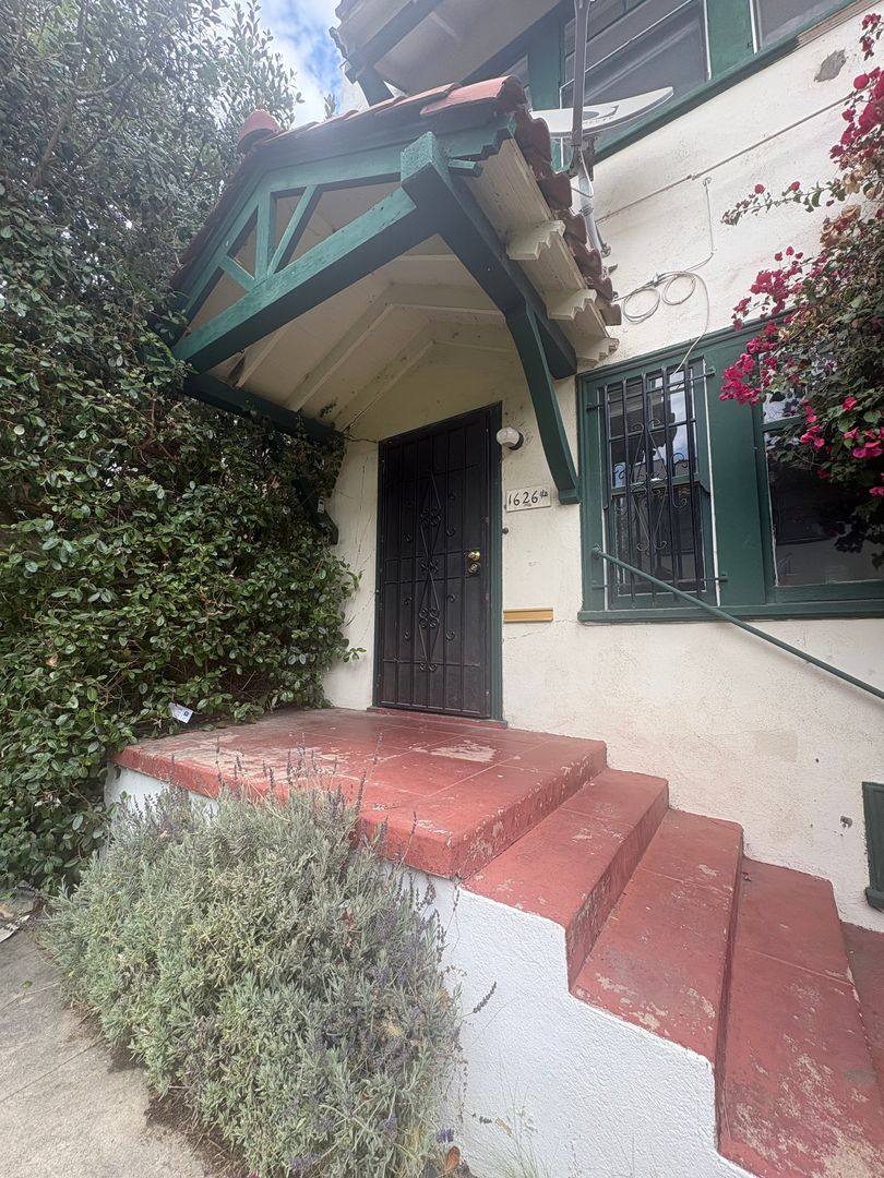 Apartment for rent at 1616 - 1628 1 2 No Vista St, Los Angeles, CA 90046